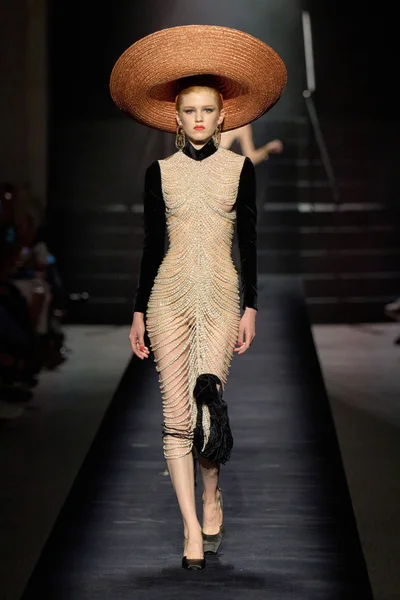 Look 14